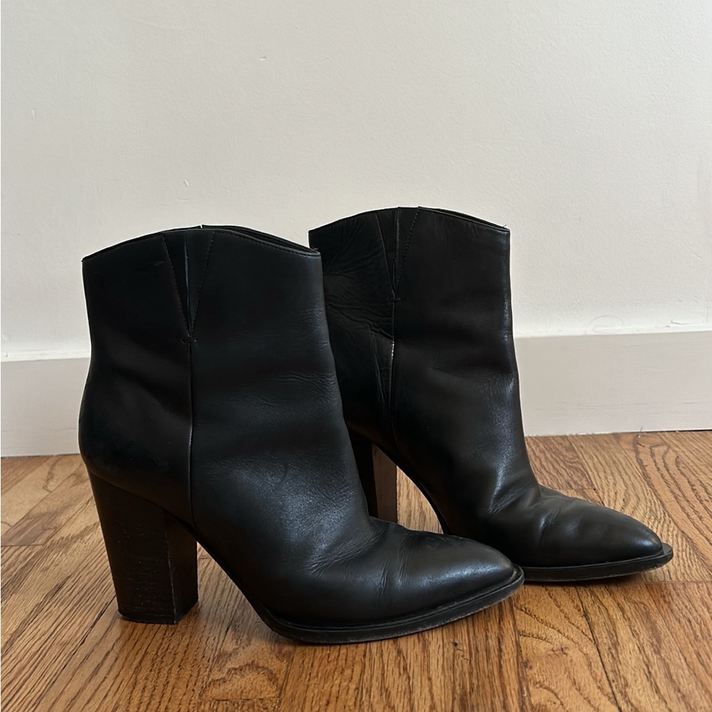 Vince black leather ankle boots EUC